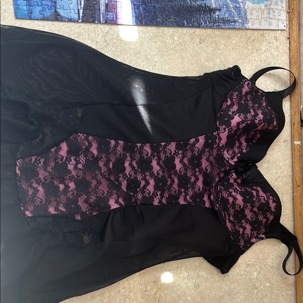 Elegant Black and Pink Lace Chemise - Picture 1 of 5